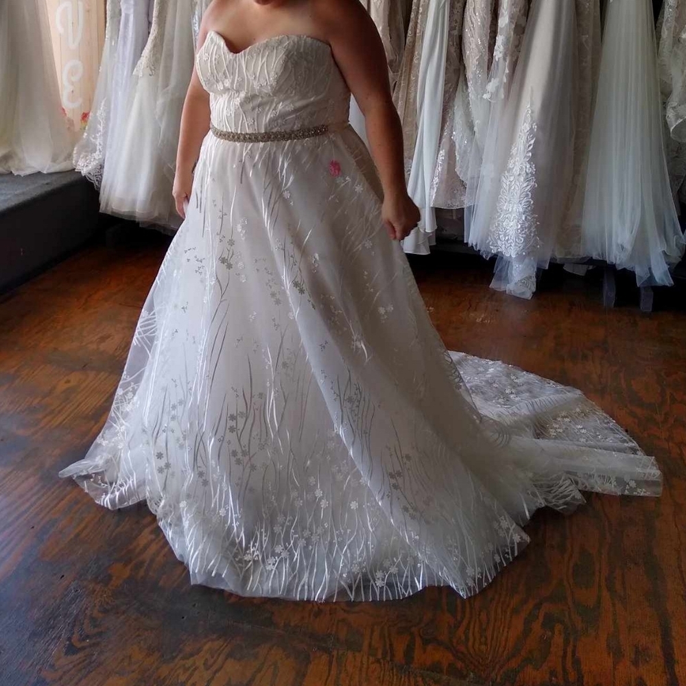 Strapless ball gown with unique lace pattern.